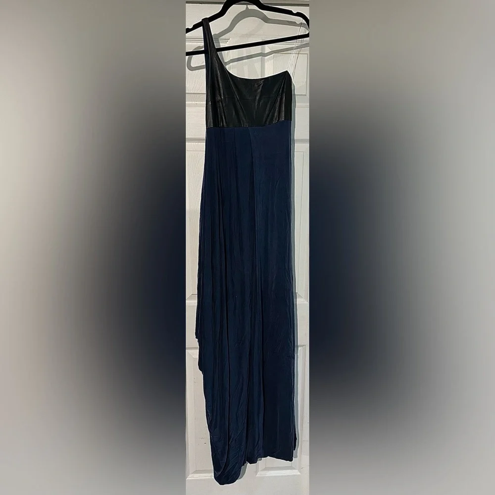 Stunning full length Hugo Boss Gown with leather bodice. - Picture 2 of 8